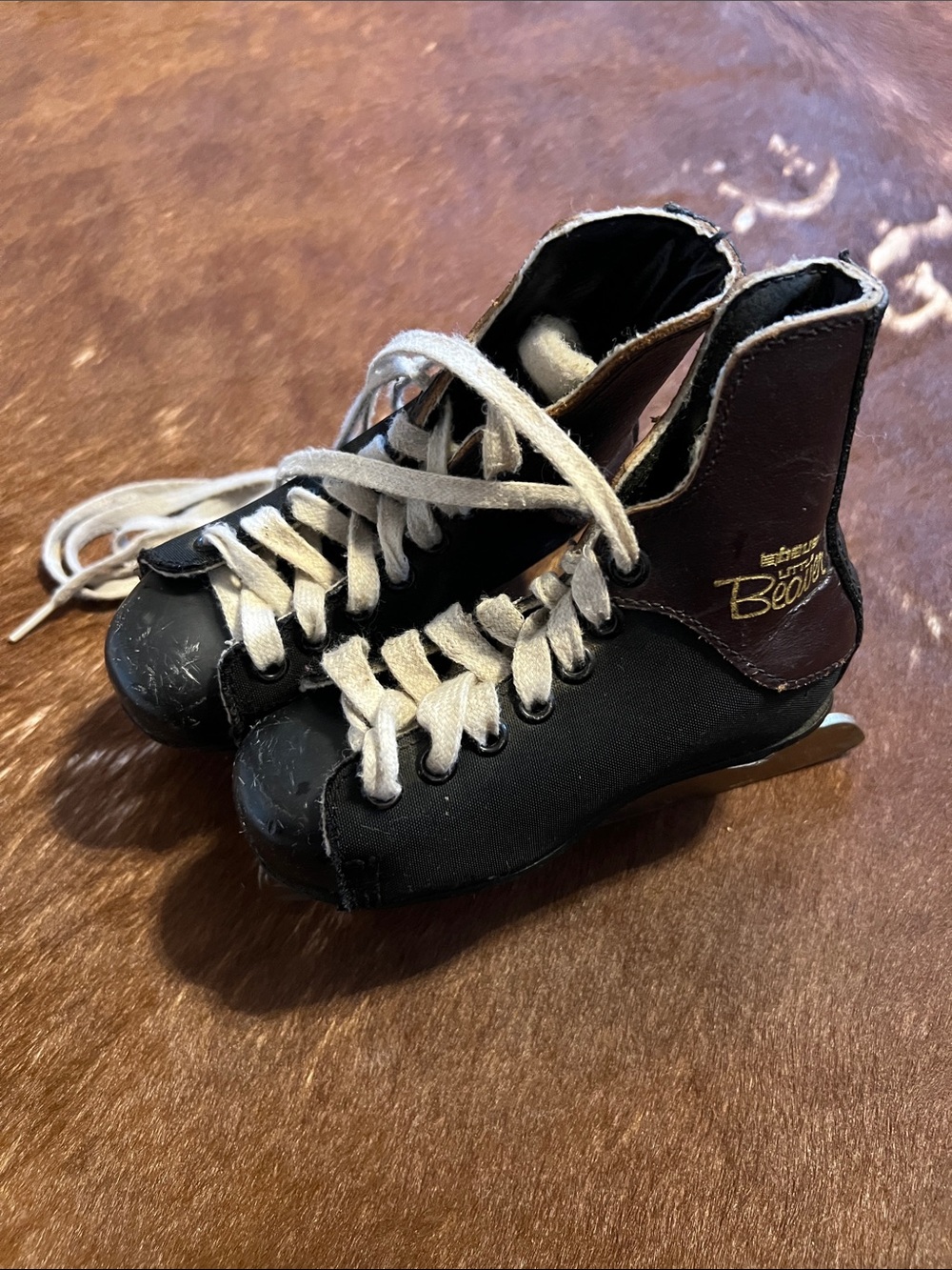 Vintage Bauer "Little Beaver" children's ice hockey skates, 6, made in Canada